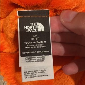 North face toddler hat, New with tags.. warm cute and cosy for the winner.